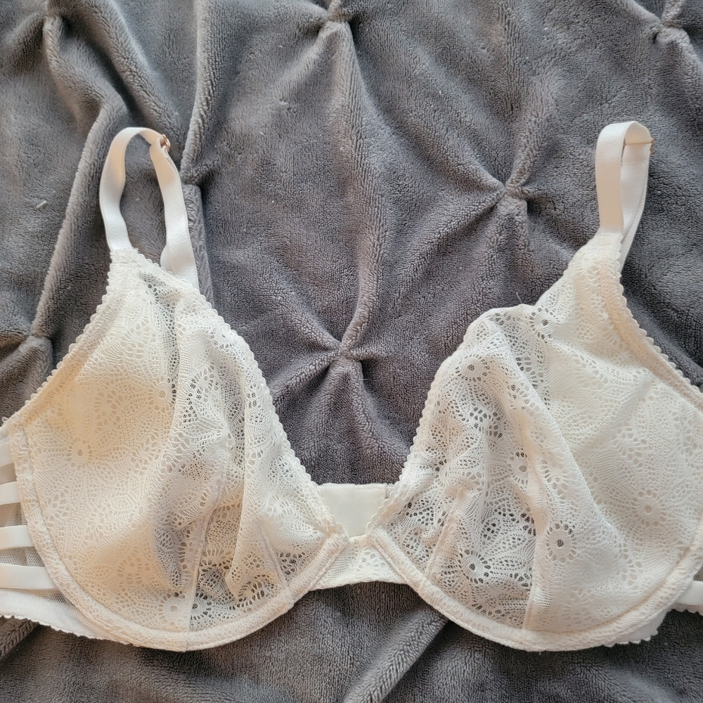 VS LACE BRA